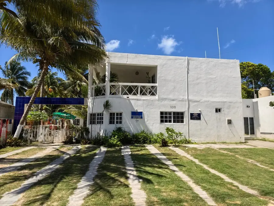 Fachada de Sak Naj